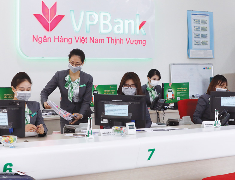 Nhờ nhanh nhạy thay đổi chiến lược khách hàng, VPBank đã tăng trưởng gần hết room tín dụng chỉ trong 6 - 7 tháng đầu năm.