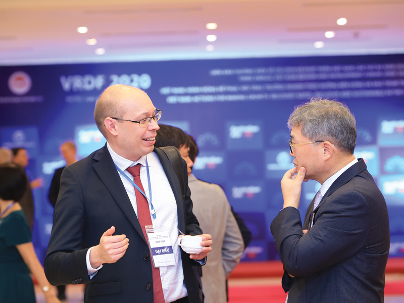 Tại VRDF 2020, các chuyên gia cho rằng, Việt Nam đang có nhiều cơ hội để phục hồi kinh tế mạnh mẽ và tham gia sâu hơn các chuỗi giá trị toàn cầu. Ảnh: Đ.T