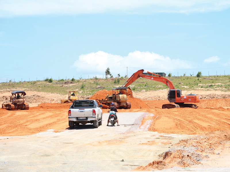 Dự án Sumer Land (Bình Thuận) đang hoàn tất san lấp mặt bằng để triển khai xây dựng. Ảnh: Trọng Tín