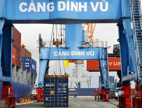 Hàng hóa của Việt Nam chủ yếu xuất khẩu qua hệ thống đường biển, hàng không.
