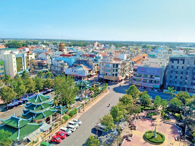 Châu Đốc là trung tâm giao thương kinh tế của tỉnh An Giang và rất thuận lợi cho phát triển du lịch.