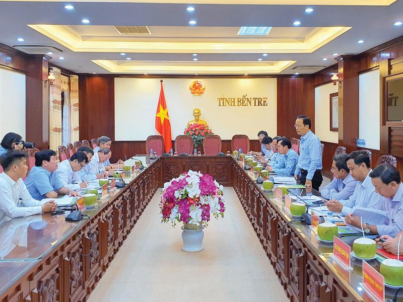 Ông Nguyễn Trúc Sơn, Phó chủ tịch UBND tỉnh Bến Tre tiếp lãnh đạo Tập đoàn Sao Mai đến tìm hiểu môi trường đầu tư tỉnh Bến Tre.