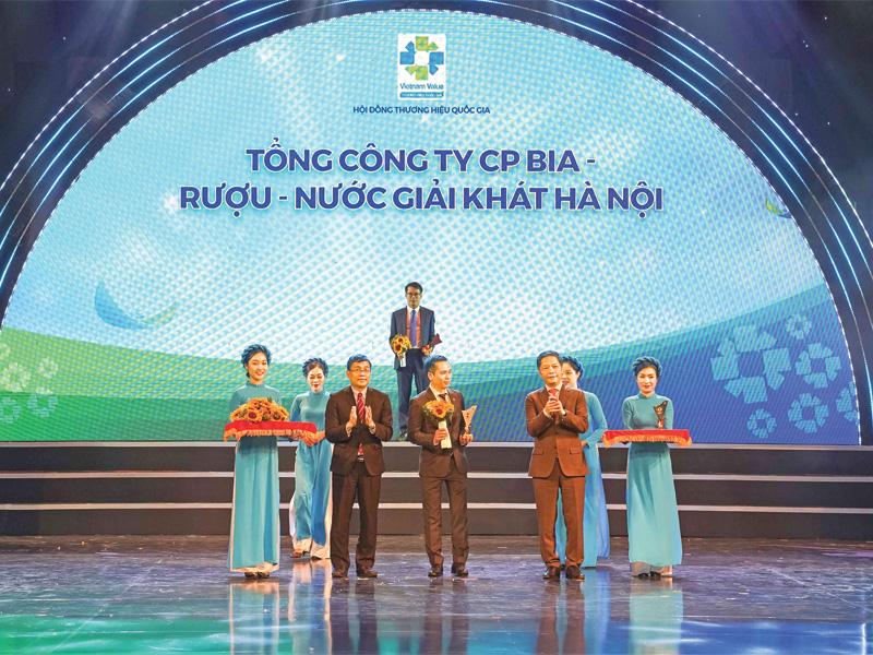 Lễ trao danh hiệu Thương hiệu Quốc gia cho Tổng công ty cổ phần Bia - Rượu - Nước giải khát Hà Nội (HABECO).