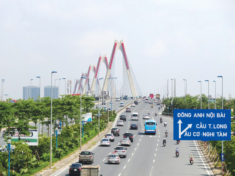 Cầu Nhật Tân - một trong những công trình giao thông trọng điểm của Thủ đô Hà Nội - sử dụng vốn vay ODA Nhật Bản. Ảnh: Chí Cường