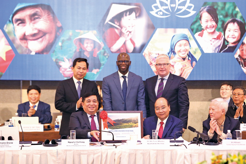Nguyên Phó thủ tướng Vũ Khoan tham dự Diễn đàn thường niên về cải cách và phát triển (VRDF) năm 2018 do Bộ Kế hoạch và Đầu tư phối hợp với ngân hàng Thế giới lần đầu tiên tổ chức.