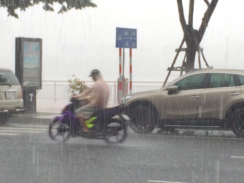 TP Đà Nẵng đang mưa rất to do chịu ảnh hưởng của áp thấp nhiệt đới- Ảnh: Anh Trung