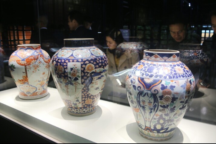 Triển lãm “Giao thương Nhật - Việt trong lịch sử” giới thiệu đến công chúng sưu tập gốm Hizen hoa lam và sưu tập đồ sứ đại diện cho bốn dòng đồ sứ màu nổi tiếng của Nhật Bản 