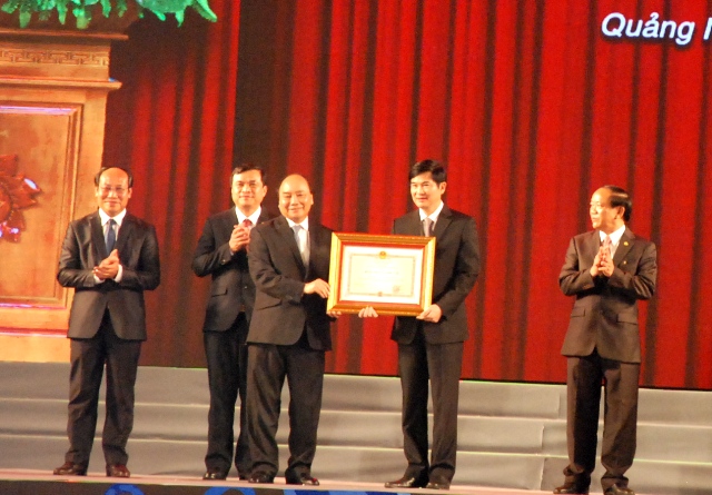 Thủ tướng Nguyễn Xuân Phúc trao Huân chương Độc lập hạng Nhất cho Đảng bộ, chính quyền, nhân dân tỉnh Quảng Nam