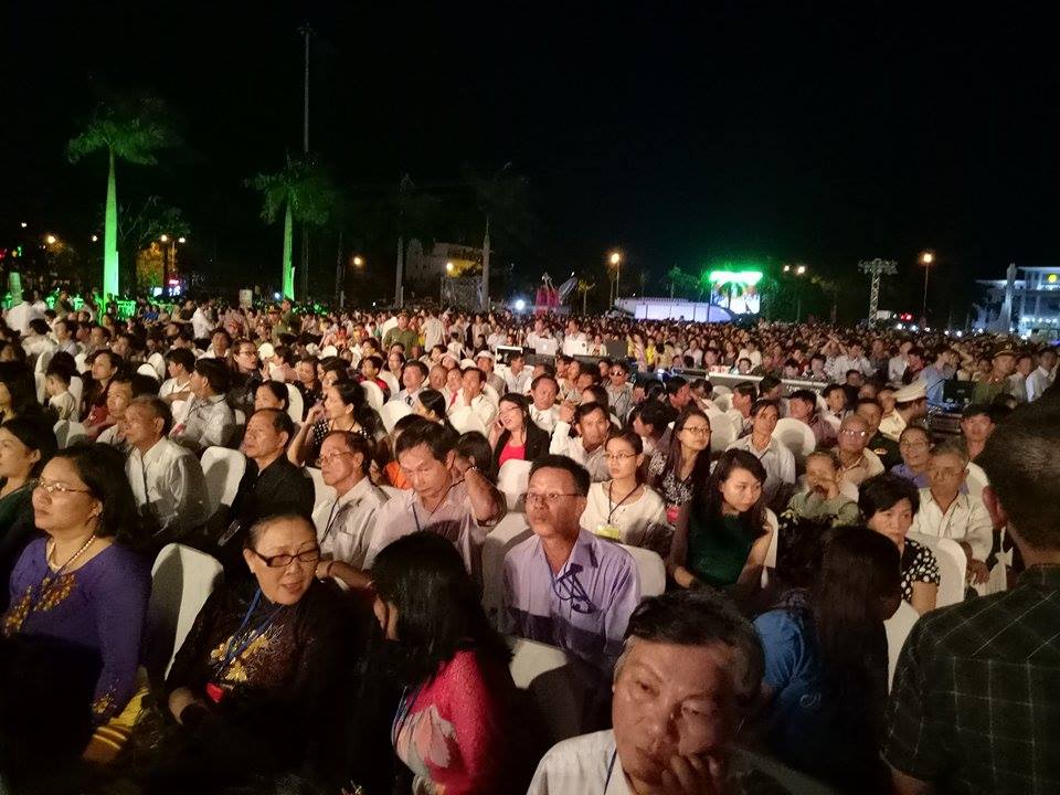 Đông đảo nhân dân tỉnh Quảng Nam đã đến dự lễ kỷ niệm 20 năm tái lập tỉnh