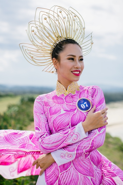 Huỳnh Thị Yến Nhi xinh đẹp quý phái trong tà áo dài truyền thống Ciệt Nam