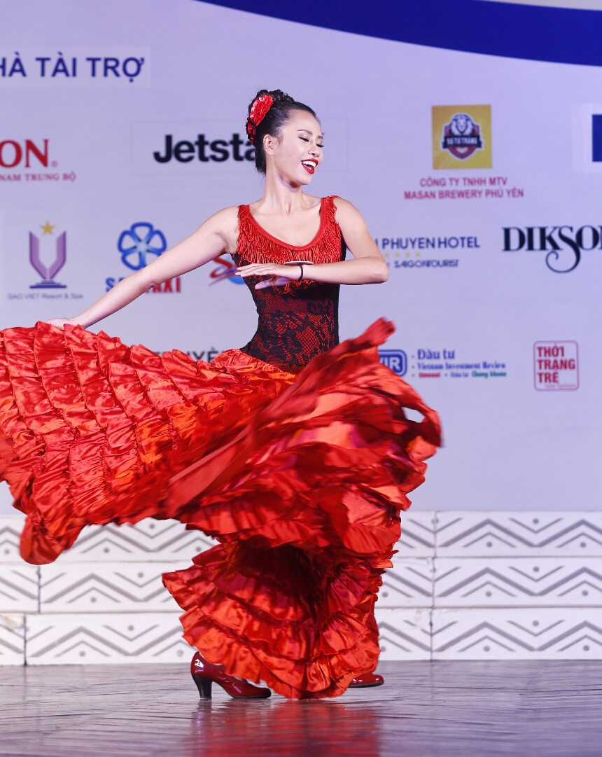 Người đẹp Huỳnh Thị Yến Nhi (Việt Nam)cháy hết mình với điệu Flamenco
