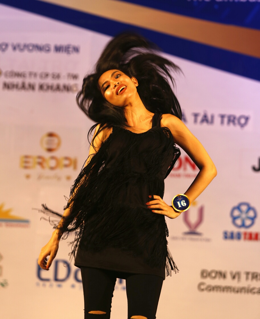 Người đẹp Thandar Ko Ko - Myanmar sôi động với tiết mục nhảy dance trên nền nhạc bài hát 