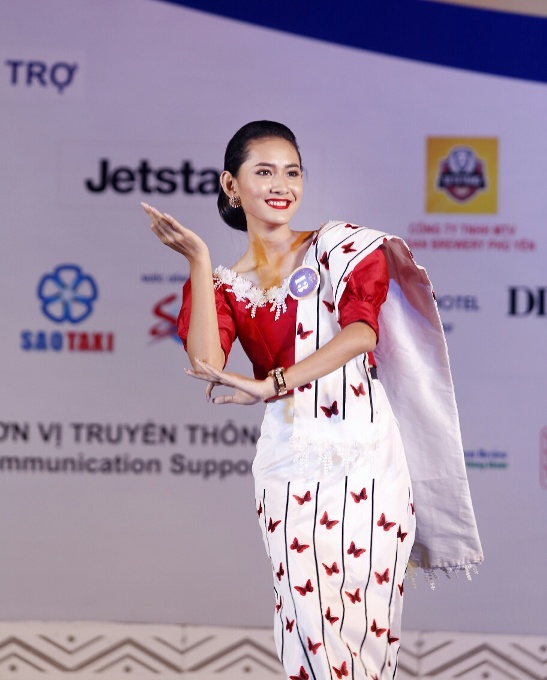 Người đẹp Su Lei Lei Naing xinh đẹp với điệu múa truyền thống của dân tộc mình
