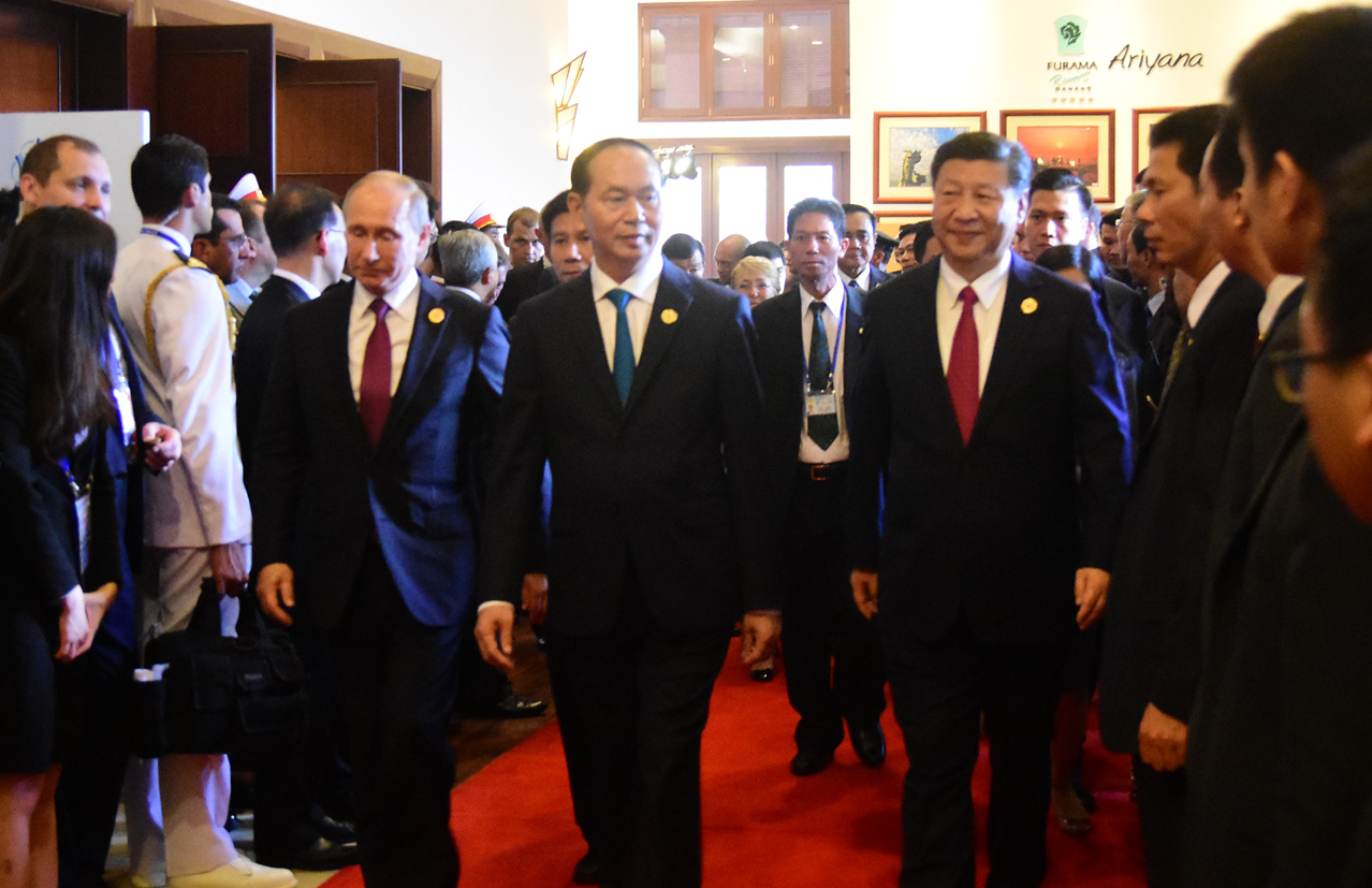 Chủ tịch nước Trần Đại Quang, cùng trưởng đoàn kinh tế Nga - tổng thống Vladimir Putin, và trưởng đàn Trung Quốc - chủ tịch Tập Cận Bình