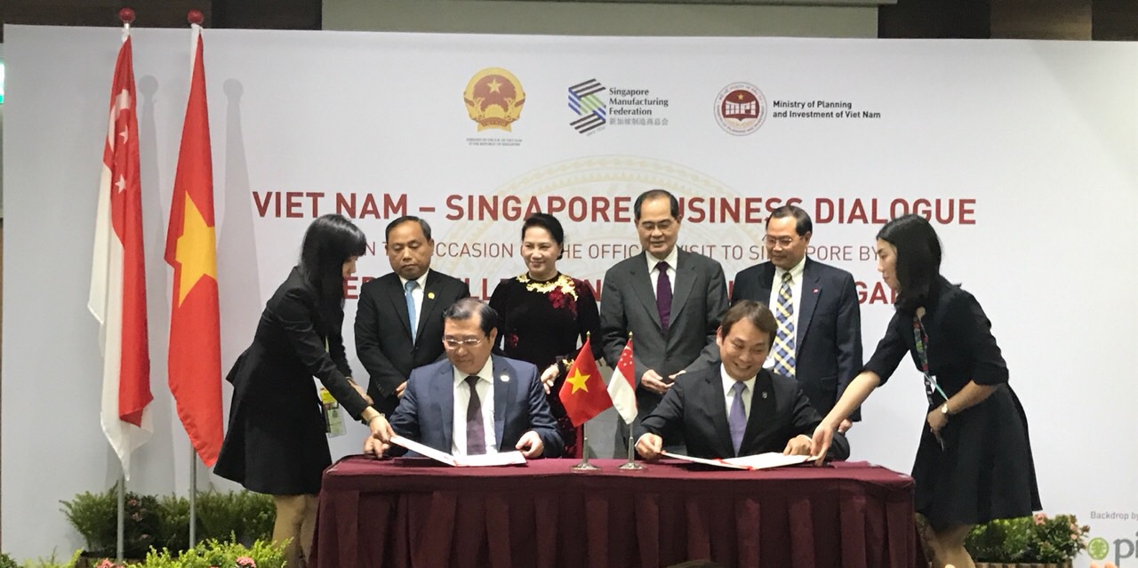ký kết Bản ghi nhớ hợp tác giữa UBND thành phố Đà Nẵng và Liên đoàn Sản xuất Singapore