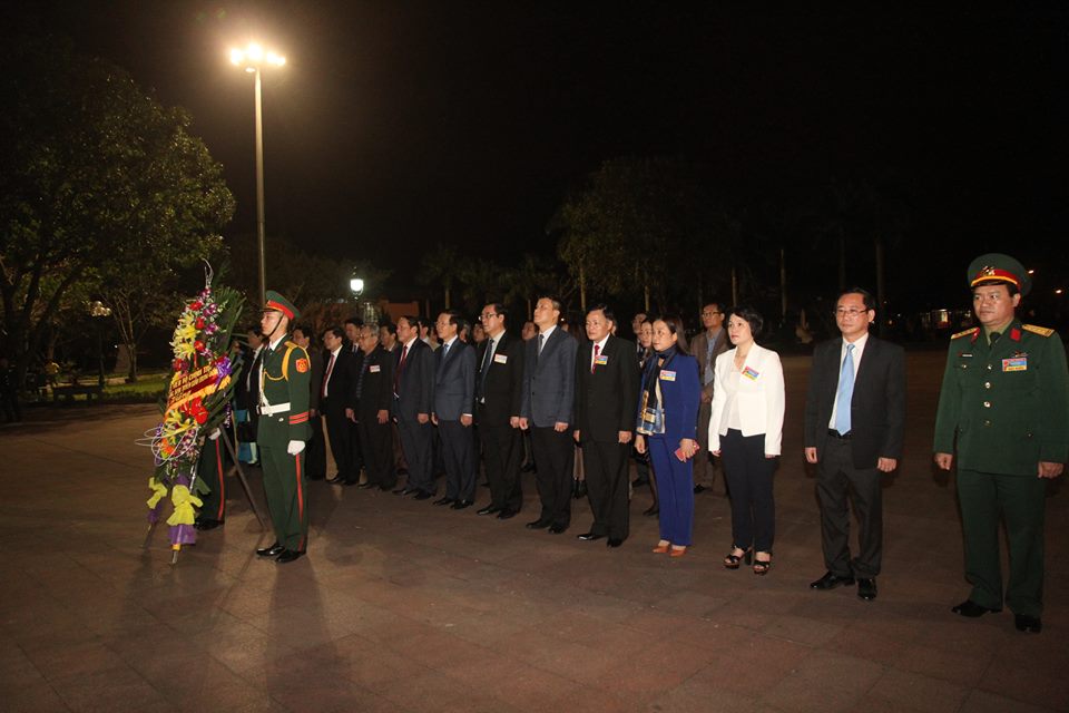 Đoàn dâng hương, dâng hoa tri ân các anh hùng liệt sĩ tại Thành Cổ Quảng Trị