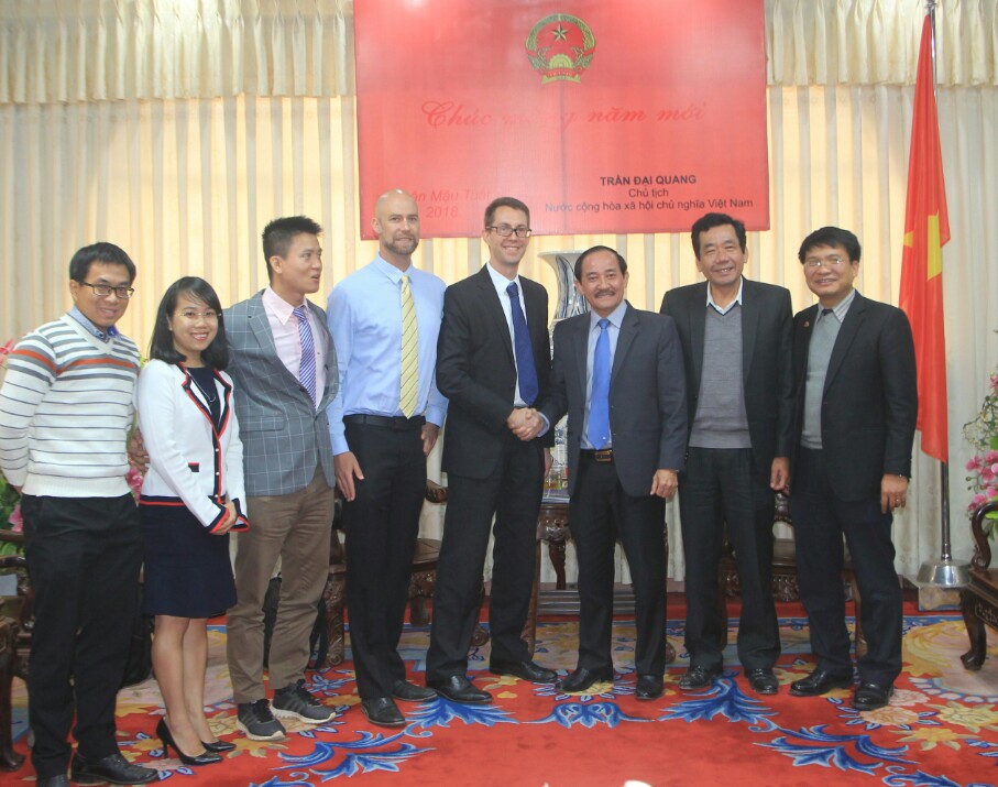 Phó chủ tịch UBND tỉnh Quảng Trị Nguyễn Quân Chính (thứ ba phải ảnh) tin tưởng vào thành công của Dự án