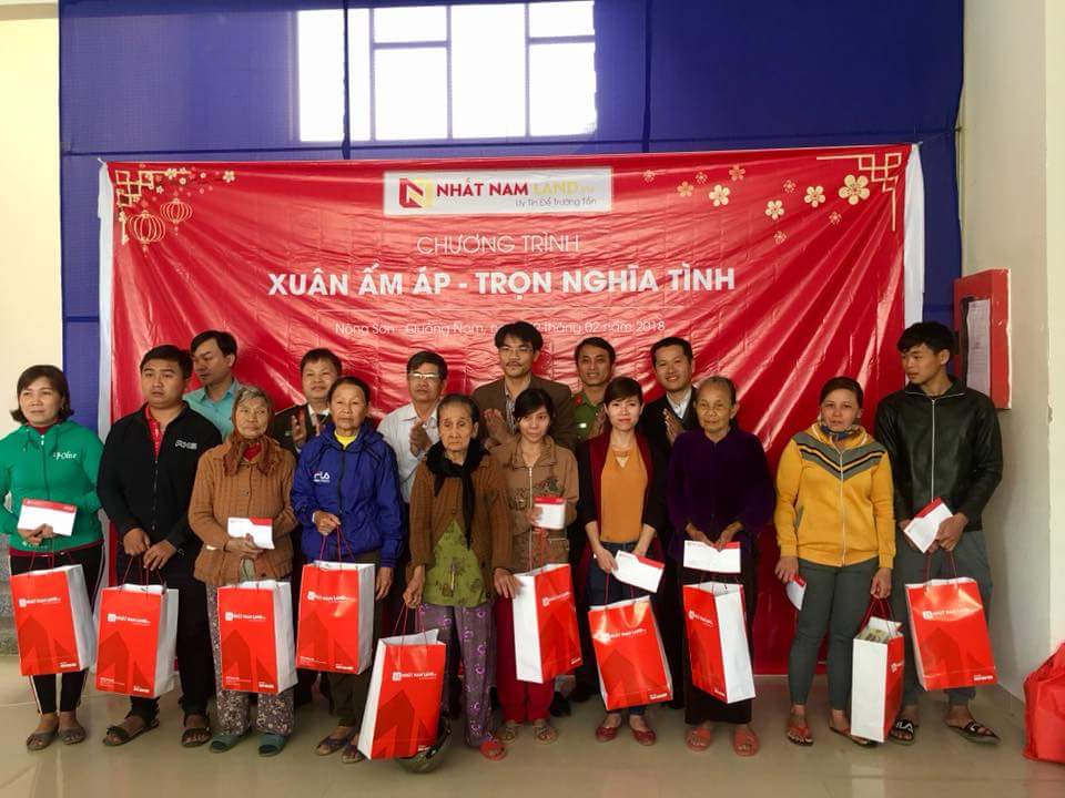 Nhất Nam Land và công an tỉnh Quảng Nam trao quà từ thiện cho bà con tại huyện miền núi Nông Sơn- Quảng Nam