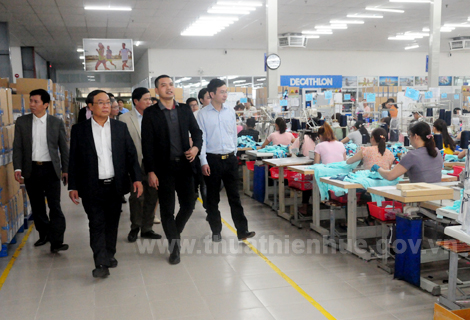 Chủ tịch UBND tỉnh Nguyễn Văn Cao đến thăm tại Công ty Scavi Huế