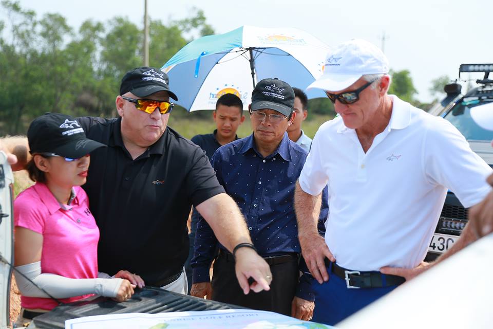 Lãnh đạo Tập đoàn Trường Thịnh và đối tác khảo sát địa điểm đầu tư Dự án sân golf Bảo Ninh.