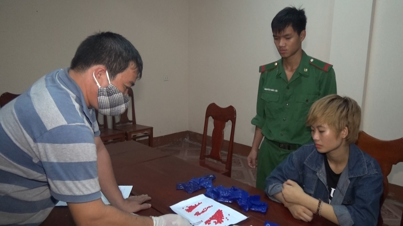 Đối tượng Nguyễn Thị Thảo Ly bị bắt giữ cùng tang vật hơn 4.000 viên ma túy.