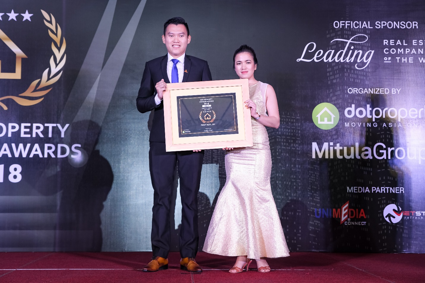 Đại diện First Real nhận giải thưởng Best Developer Da Nang 2018 - Nhà phát triển bất động sản tốt nhất Đà Nẵng 2018.