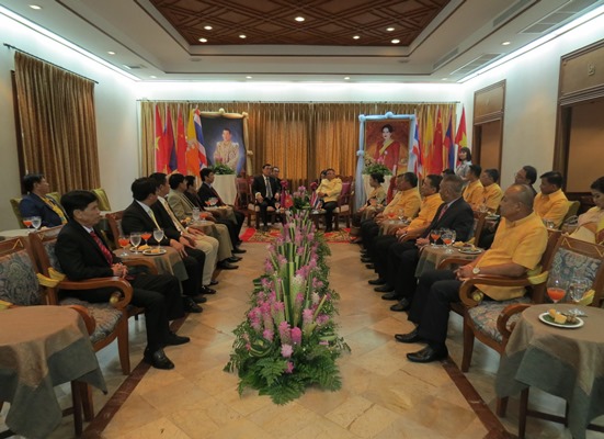 Đoàn công tác tỉnh Quảng Trị do Chủ tịch UBND tỉnh Nguyễn Đức Chính làm việc với lãnh đạo tỉnh Ubon Rathatani