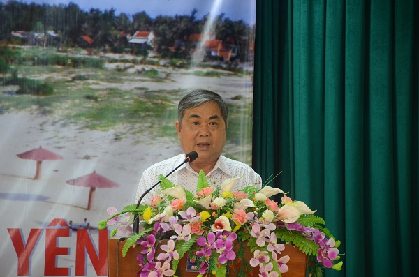Ông Nguyễn Chí Hiên, Phó chủ tịch UBND tỉnh Phú Yên phát biểu tại buổi lễ trao học bổng.