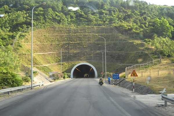 Hầm đường bộ qua Đèo Ngang.
