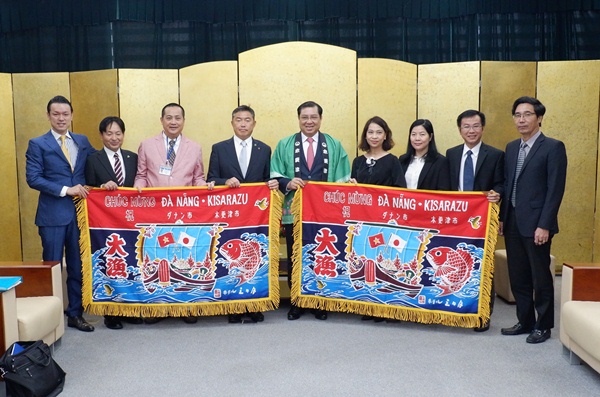 Đoàn công tác TP Kisarazu, tỉnh Chiba xúc tiến ký kết biên bản ghi nhớ hợp tác với thành phố Đà Nẵng.