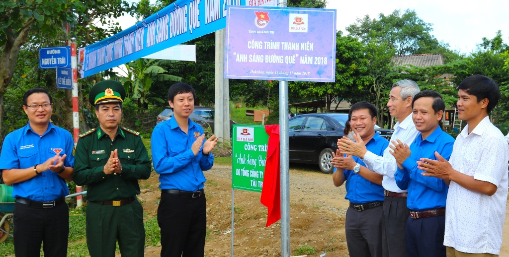 Khánh thành bàn giao công trình “Ánh sáng đường quê” tại thị trấn Krông Klang, huyện miền núi Đakrông, Quảng Trị