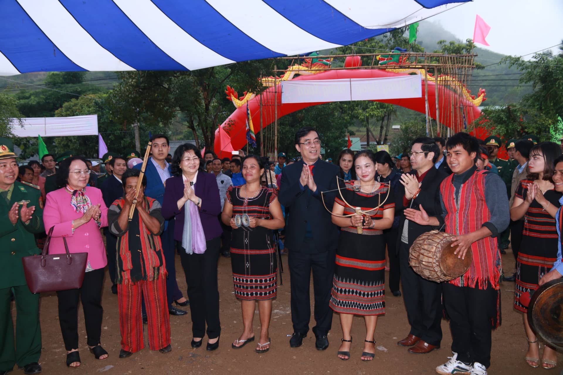 Phó Chủ tịch nước Đặng Thị Ngọc Thịnh dự chương trình “Xuân đoàn kết - Tết biên cương” tại huyện Đakrông (Quảng Trị).