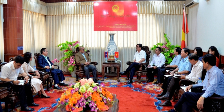 Công ty Công nghiệp dầu khí Lào làm việc với UBND tỉnh Quảng Trị.
