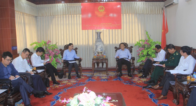 Thứ trưởng Bộ Ngoại giao Lê Hoài Trung làm việc với UBND tỉnh Quảng Trị.