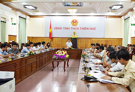 Phó chủ tịch UBND tỉnh Thừa Thiên Huế Nguyễn Văn Phương chủ trì cuộc họp