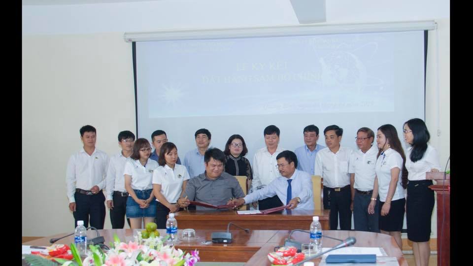 Công ty Tuệ Lâm và Tân Hoàng Việt ký kết hợp đồng mua sản phẩm sâm Bố Chính Quảng Bình Ảnh: Phùng Hiệp
