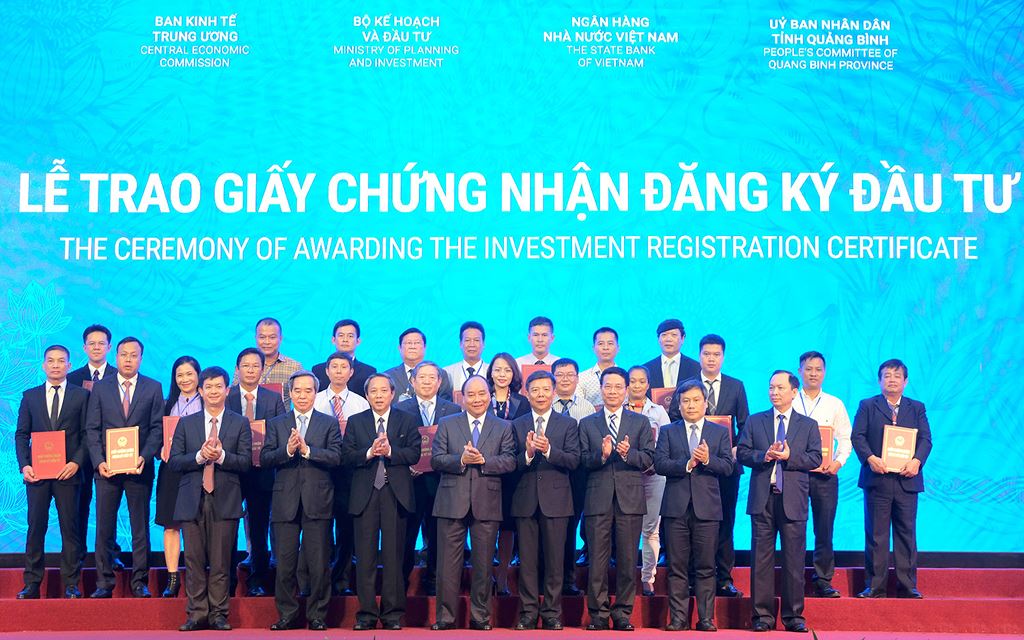 Chủ tịch HĐTV EVN Dương Quang Thành trao các quyết định bổ nhiệm thành viên HĐTV EVNCPC.