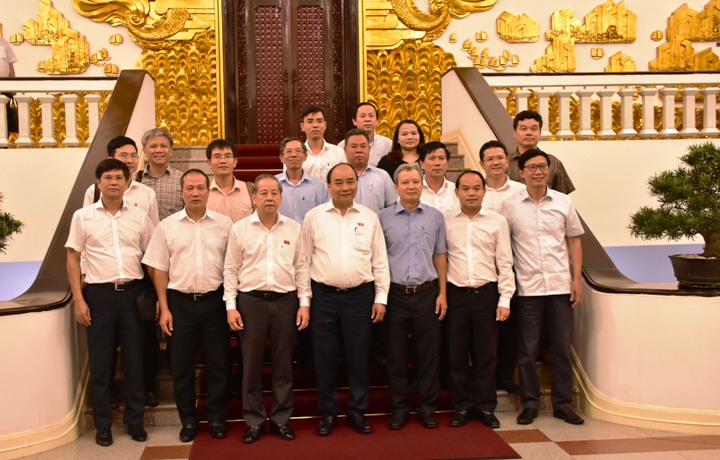 Đoàn công tác tỉnh Thừa Thiên Huế chụp ảnh lưu niệm với Thủ tướng Nguyễn Xuân Phúc