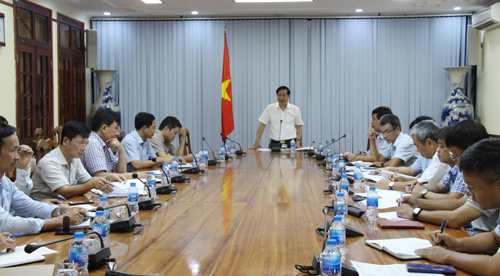 Phó Chủ tịch UBND tỉnh Quảng Bình Nguyễn Xuân Quang phát biểu chỉ đạo tại cuộc họp.