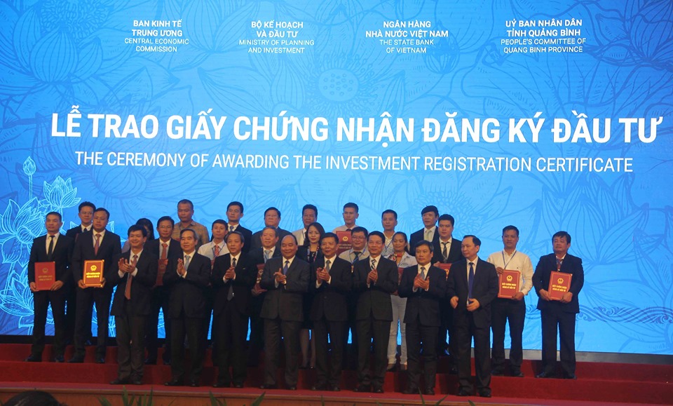 Tại Hội nghị Xúc tiến đầu tư này, UBND tỉnh Quảng Bình đã trao Giấy Chứng nhận đăng ký đầu tư và ký thỏa thuận hợp tác đầu tư 66 Dự án với tổng số vốn 