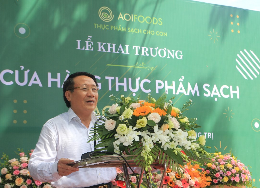 ông Hà Sỹ Đồng, Phó Chủ tịch UBND tỉnh Quảng Trị đánh giá cao sự cố gắng nỗ lực của nhà đầu tư xây dựng cửa hàng nông sản sạch AOIFOODS tại Quảng Trị.