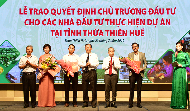 UBND tỉnh Thừa Thiên Huế trao Quyết định chủ trương đầu tư cho 3 Dự án phát triển nông nghiệp