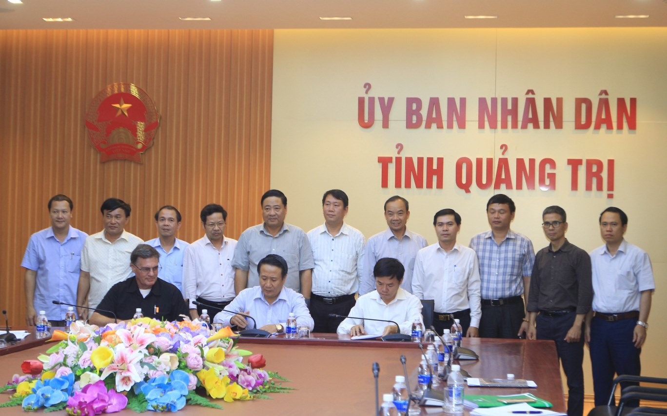 Kí kết biên bản cam kết thực hiện Dự án CRIEM trên địa bàn tỉnh Quảng Trị​