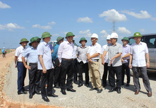 Chủ tịch UBND tỉnh đã đến kiểm tra tình hình, tiến độ thi công Dự án Hệ thống đường từ cầu Nhật Lệ 2 đến đường Hồ Chí Minh nhánh Đông