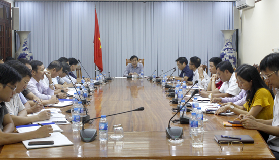 Phó chủ tịch UBND tỉnh Quảng Bình Nguyễn Xuân Quang chủ trì cuộc họp.