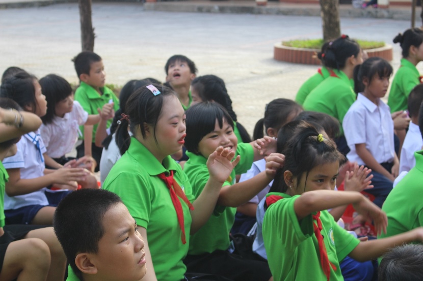 Các em nhỏ khuyết tật tại Quảng Trị háo hức đón tết Trung thu