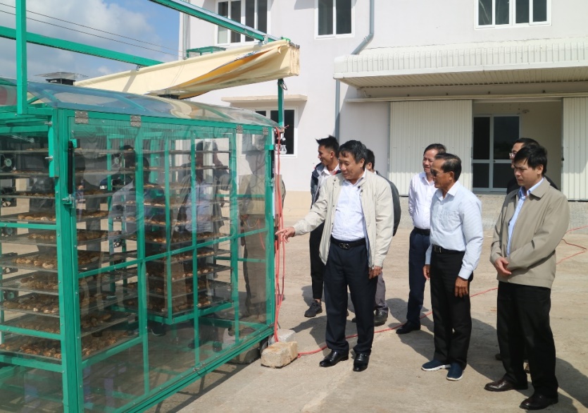 Đoàn kiểm tra tiến độ Nhà máy chế biến và bảo quản nông sản My Anh tại huyện Hướng Hóa.
