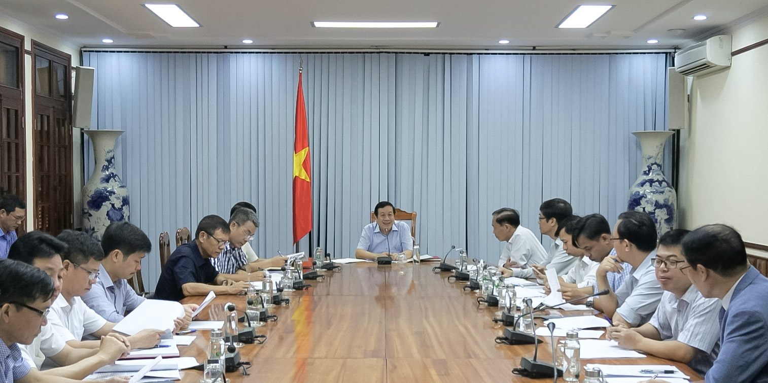 Phó chủ tịch Thường trực UBND tỉnh Quảng Bình Nguyễn Xuân Quang chủ trì cuộc họp và yêu cầu nhà đầu tư hoàn thành Dự án trong tháng 12/2020.