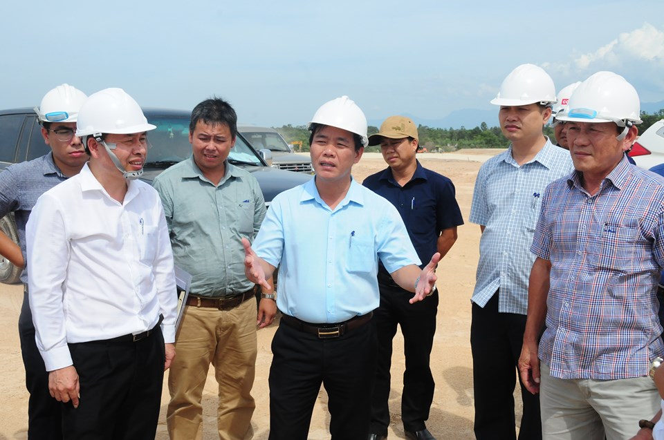 Phó chủ tịch UBND tỉnh thừa Thiên Huế Nguyễn Văn Phương thực địa kiểm tra Dự án Nhà ga hành khách T2