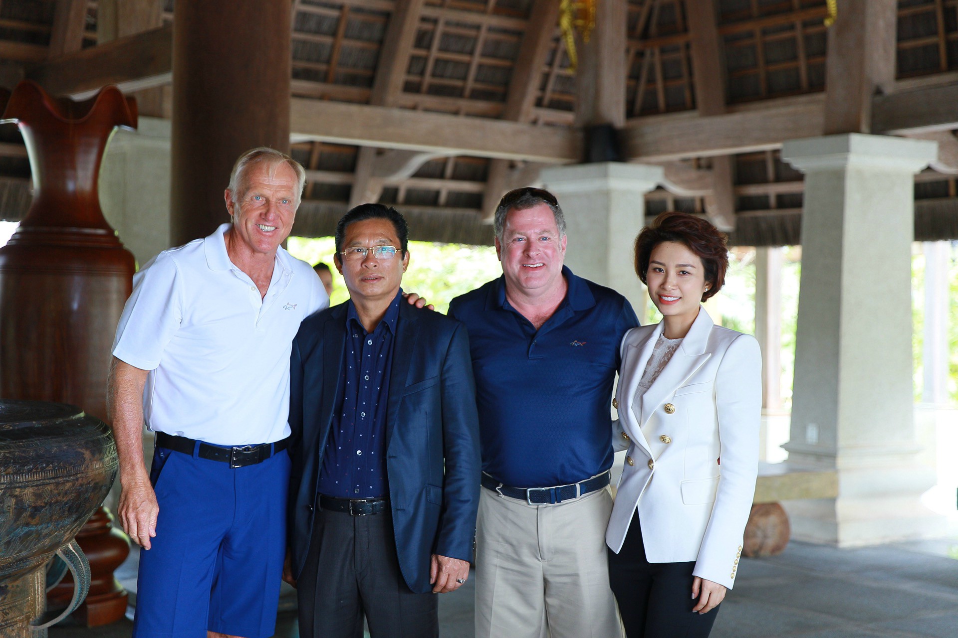 Ông Võ Minh Hoài, Chủ tịch HĐQT Tập đoàn Trường Thịnh (thứ 2 từ trái sang) cùng các đối tác Hoa Kỳ trong chuyến đi khảo sát khu vực đầu tư sân golf 36 lỗ tại bán đảo Bảo Ninh, thành phố Đồng Hới.